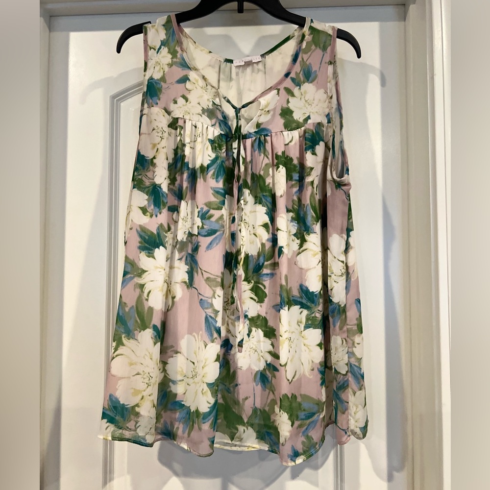 Pretty floral sleeveless shell - tie neckline